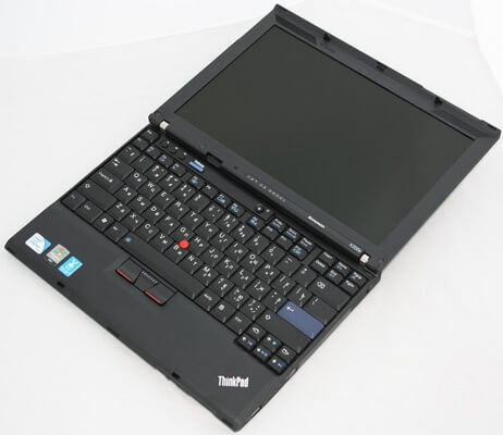 На ноутбуке Lenovo ThinkPad X200S мигает экран